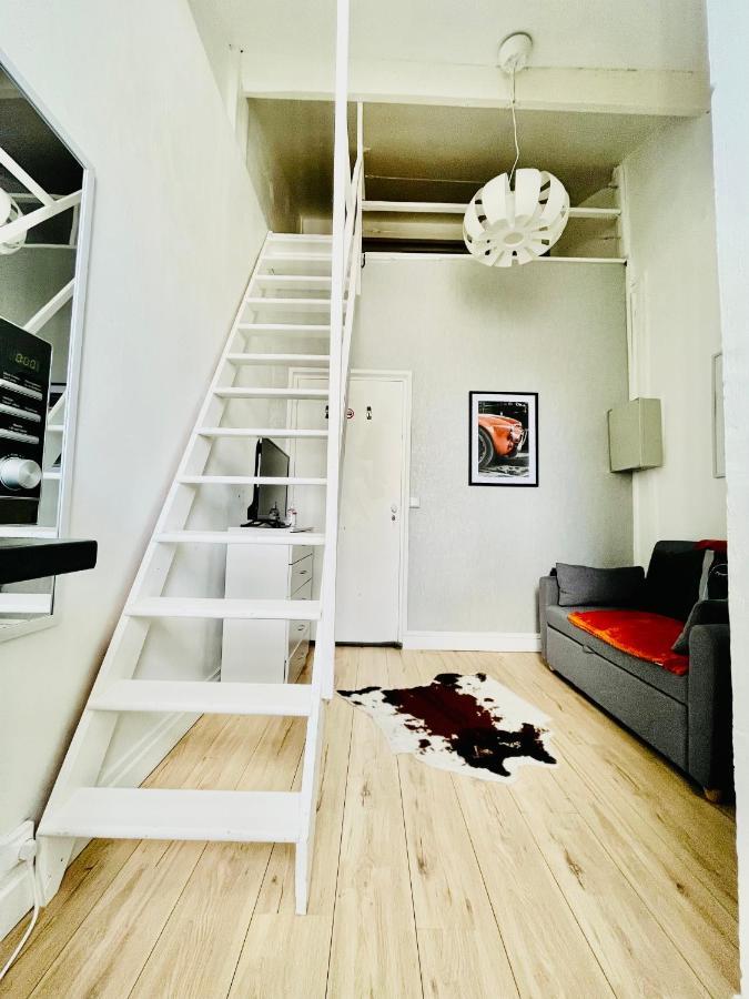 Parc Buttes Chaumont - Studio Mezzanine Paris Appartement Buitenkant foto